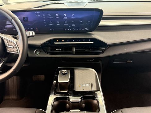 Used 2025 Buick Enclave Preferred FWD image 23