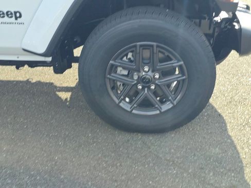 New 2025 Jeep Gladiator Sport image 2