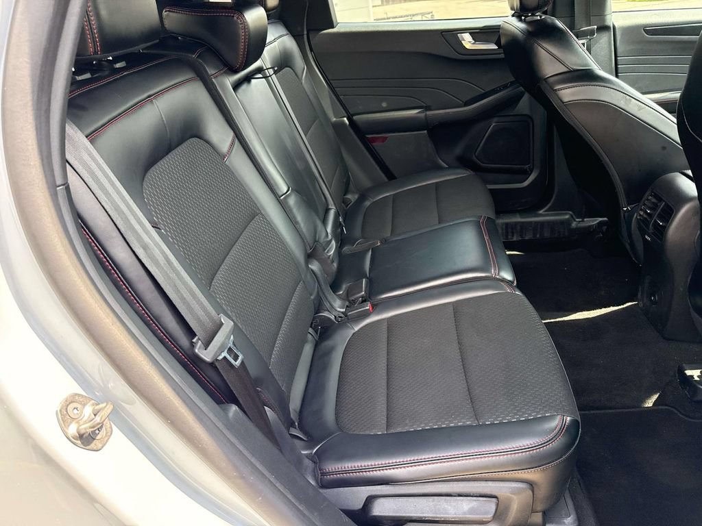 Used 2025 Ford Escape ST-Line FWD image 9