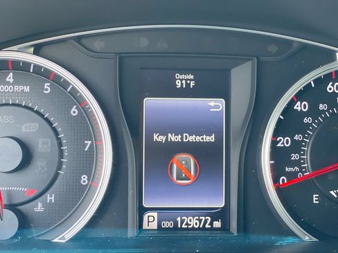 Used 2015 Toyota Camry XSE FWD image 4