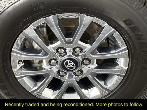 Used 2024 Toyota Tacoma Limited w/ Limited Package (LT) AWD/4WD image 31