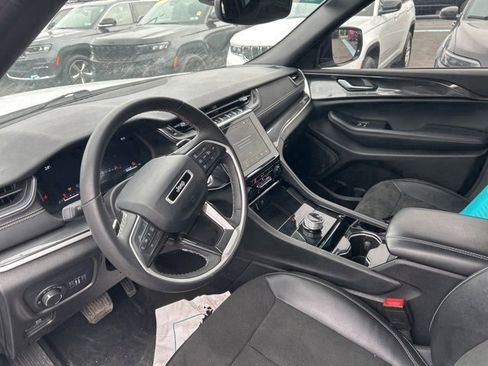 Used 2023 Jeep Grand Cherokee L Laredo image 8