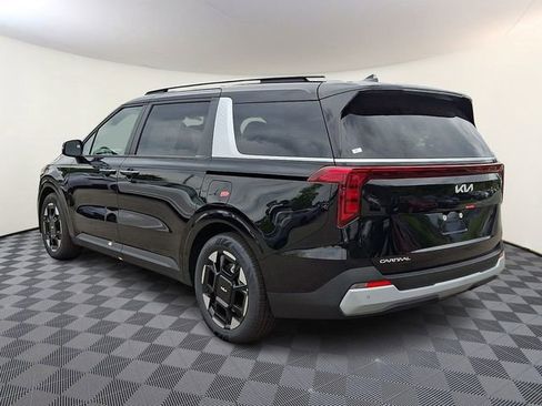 New 2026 Kia Carnival EX FWD image 4