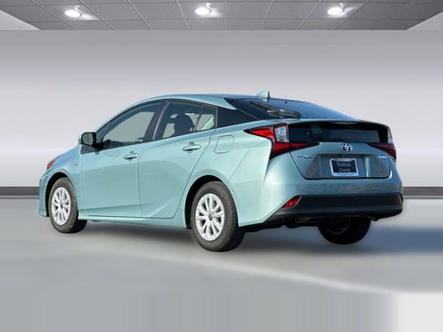 Used 2022 Toyota Prius LE image 3
