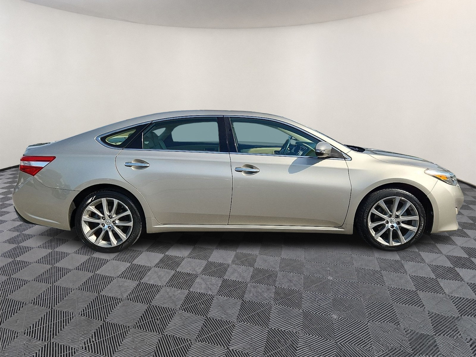 Used 2015 Toyota Avalon XLE Touring FWD image 7