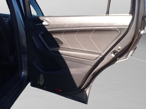 Used 2022 Volkswagen Tiguan SE R-Line image 37