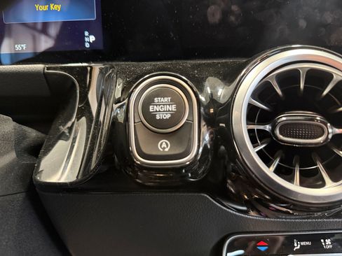 Used 2025 Mercedes-Benz GLA 250 4MATIC image 17