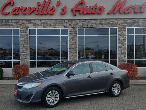 Used 2014 Toyota Camry LE image 1