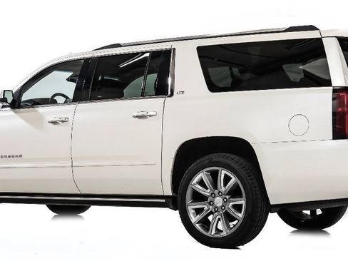 Used 2015 Chevrolet Suburban LTZ RWD image 4