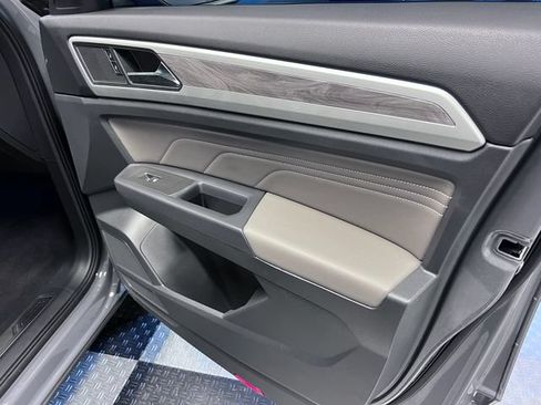 Certified 2022 Volkswagen Atlas Cross Sport SE w/ Panoramic Sunroof Package FWD image 12