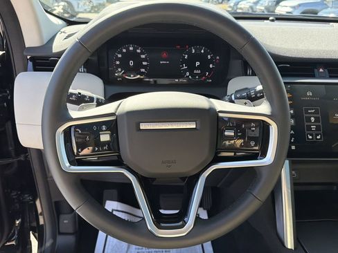 Used 2025 Land Rover Discovery Sport S image 21