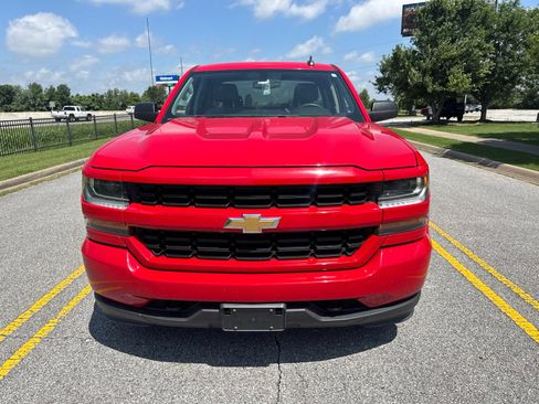 Used 2018 Chevrolet Silverado 1500 Custom w/ Custom Value Package RWD image 2
