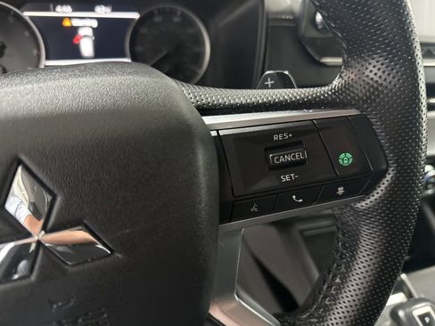 Used 2024 Mitsubishi Outlander AWD image 18