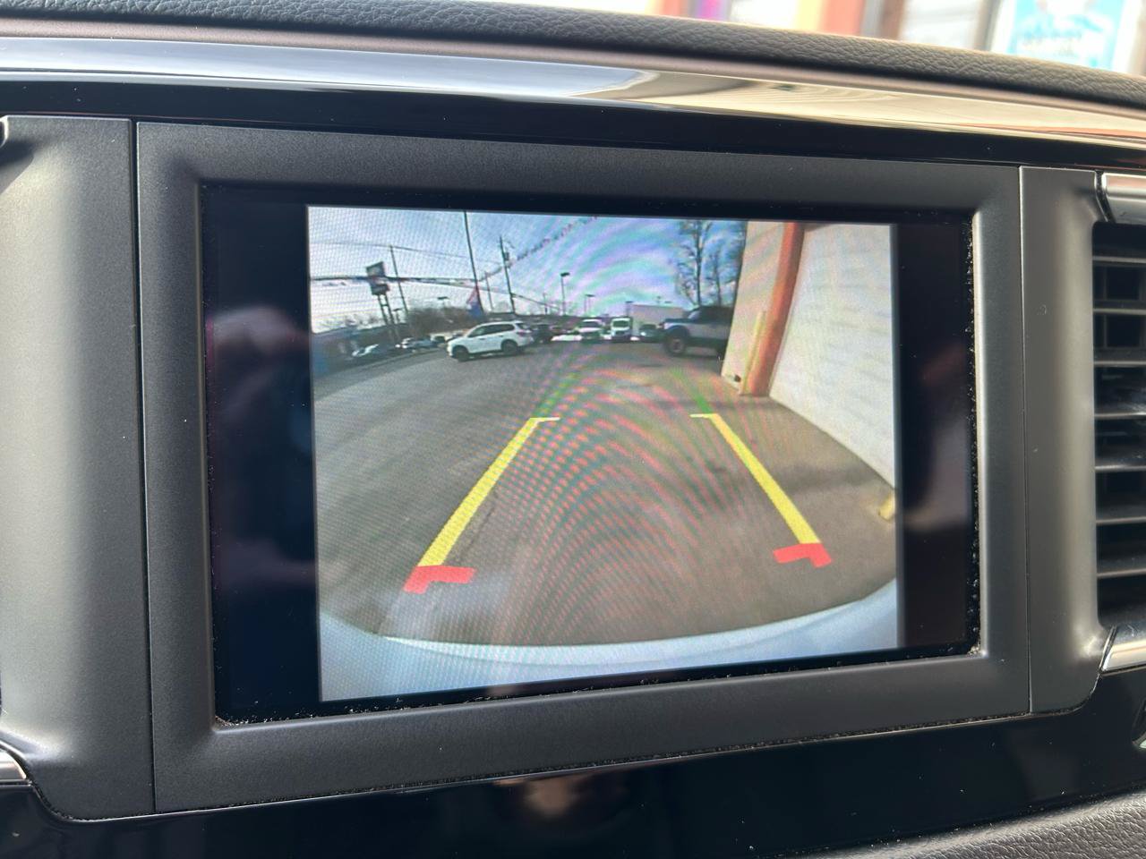 Used 2019 Chrysler Pacifica Touring Plus w/ Tire & Wheel Group FWD image 14