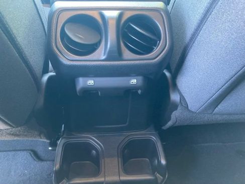 Used 2025 Jeep Gladiator Sport AWD/4WD image 19