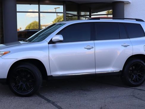 Used 2013 Toyota Highlander Plus FWD image 4