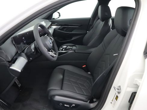 Certified 2025 BMW 530i 530i w/ M Sport Package image 21