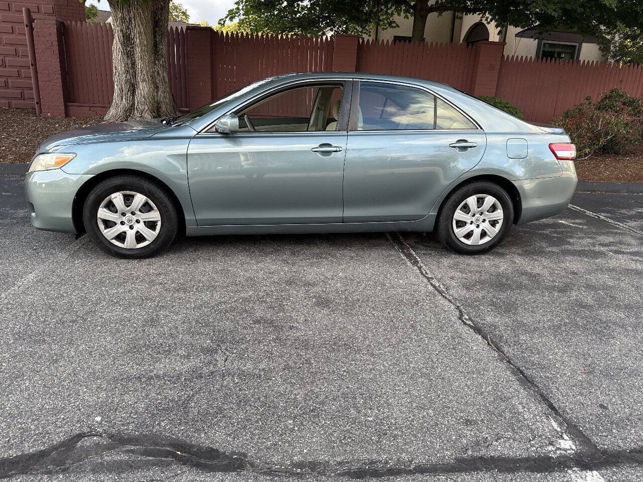 Used 2010 Toyota Camry LE FWD image 1
