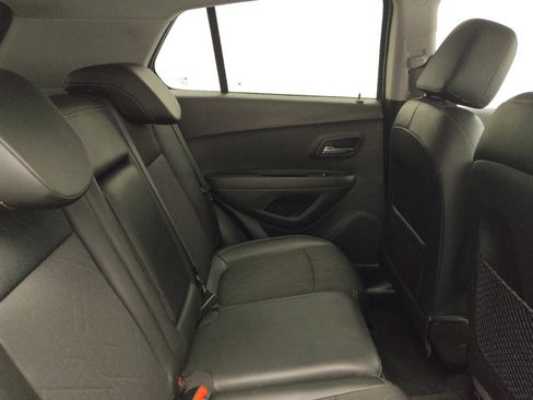 Used 2019 Chevrolet Trax LT w/ LT Convenience Package image 19