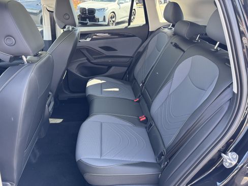 Certified 2025 Volkswagen Tiguan SE AWD/4WD image 31