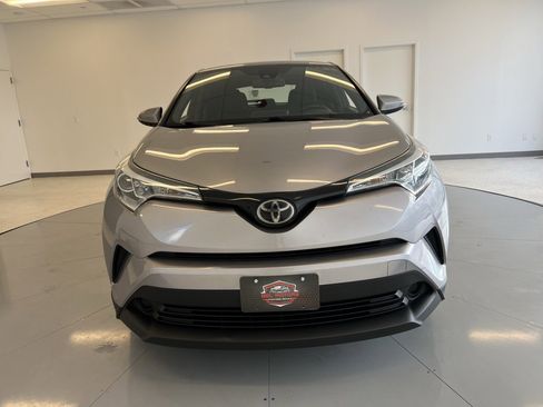 Used 2018 Toyota C-HR XLE image 2
