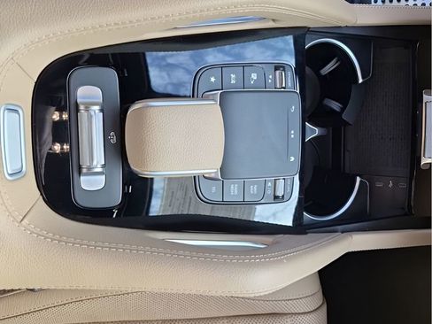 Used 2024 Mercedes-Benz GLS 450 4MATIC image 40