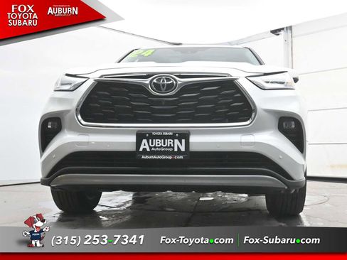 Used 2024 Toyota Highlander Platinum image 17