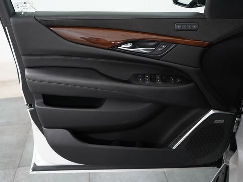 Used 2020 Cadillac Escalade Luxury AWD/4WD image 19