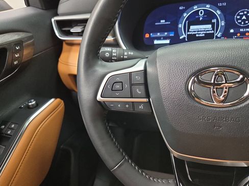 Used 2023 Toyota Highlander Platinum AWD/4WD image 22