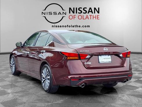 Used 2024 Nissan Altima 2.5 SV w/ SV Premium Package FWD image 3