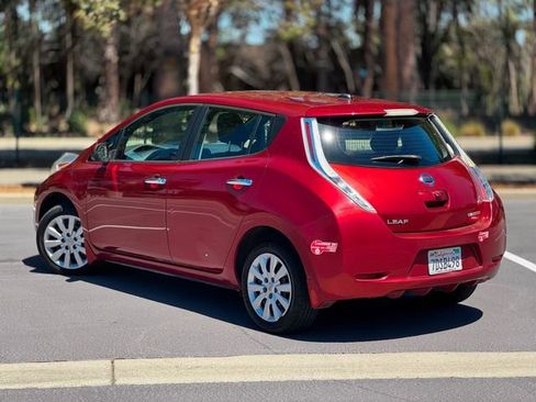 Used 2013 Nissan Leaf S w/ Charger Pkg FWD image 10