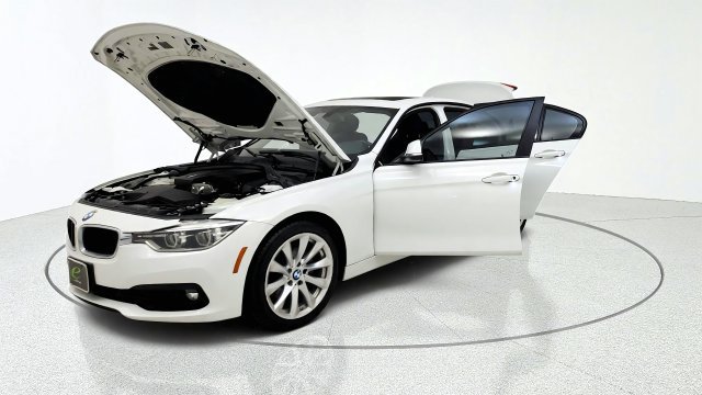 Used 2018 BMW 320i xDrive Sedan AWD/4WD image 13