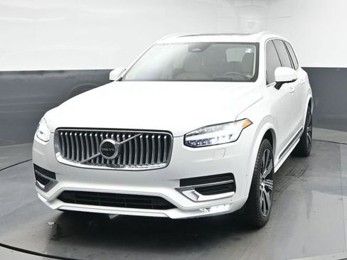 Used 2023 Volvo XC90 B6 Ultimate w/ Lounge Package image 3