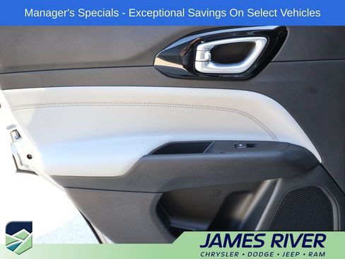 Used 2022 Jeep Compass Limited AWD/4WD image 16