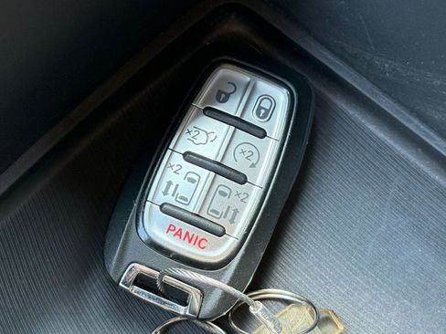 Used 2025 Chrysler Pacifica Select FWD image 27