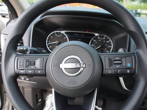 Used 2024 Nissan Rogue SV FWD image 21