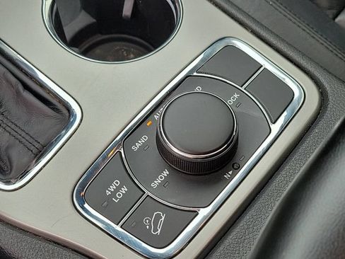 Used 2020 Jeep Grand Cherokee Limited AWD/4WD image 22