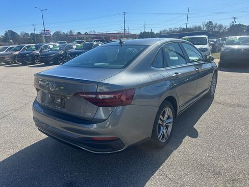 Used 2024 Volkswagen Jetta SE image 5