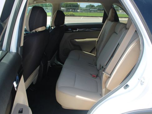 Used 2012 Kia Sorento LX w/ Convenience Pkg FWD image 17