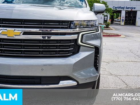 Used 2024 Chevrolet Suburban LT RWD image 18