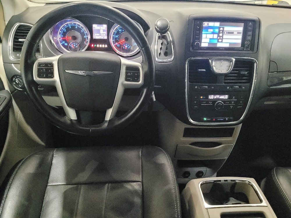 Used 2016 Chrysler Town & Country Touring FWD image 22