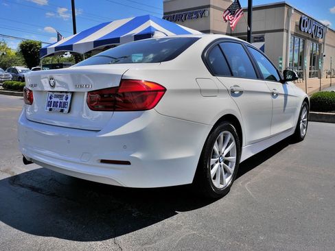 Used 2017 BMW 320i Sedan RWD image 7