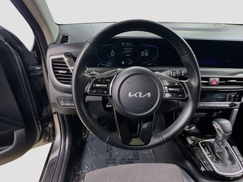 Certified 2025 Kia Seltos S FWD image 11