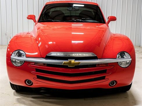 Used 2004 Chevrolet SSR w/ Preferred Equipment Group RWD image 19