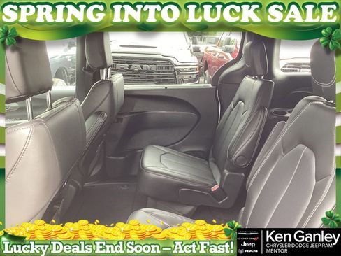 New 2026 Chrysler Pacifica Select image 15