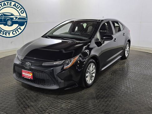 Used 2021 Toyota Corolla LE w/ LE Convenience Package FWD image 3