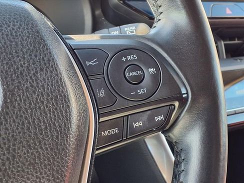 Used 2021 Toyota Venza LE w/ Carpet Mat Package (TMS) image 16