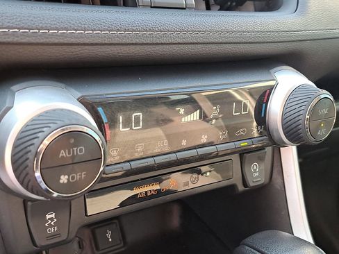 Used 2021 Toyota RAV4 XLE image 23