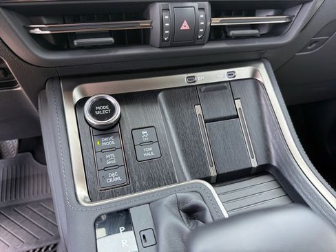 Used 2024 Lexus GX 550 AWD/4WD image 21