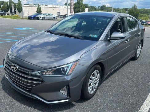 Used 2020 Hyundai Elantra SE FWD image 3